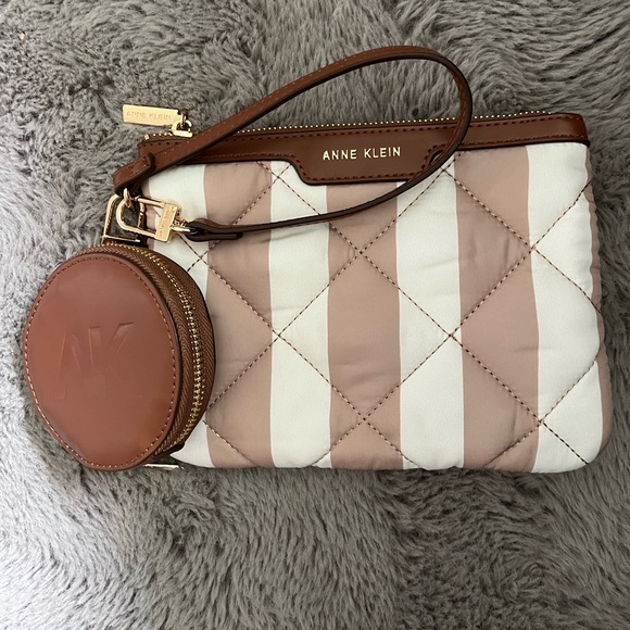 Anne Klein Handbags - Women’s Anne Klein Beige 2-Pieces Wristlet With Coins Case NWOT
